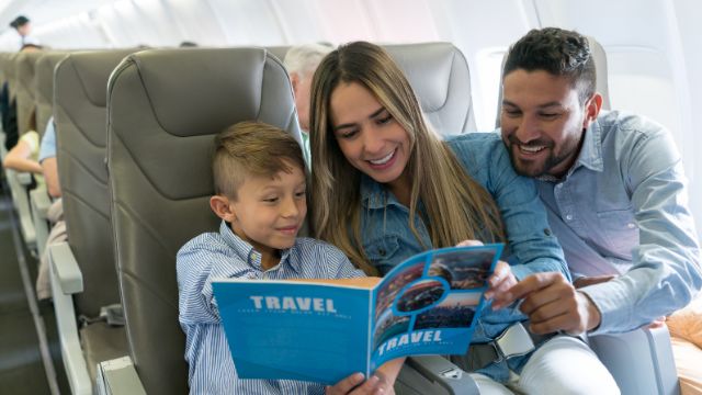 Dicas úteis para viajar com as crianças de avião
